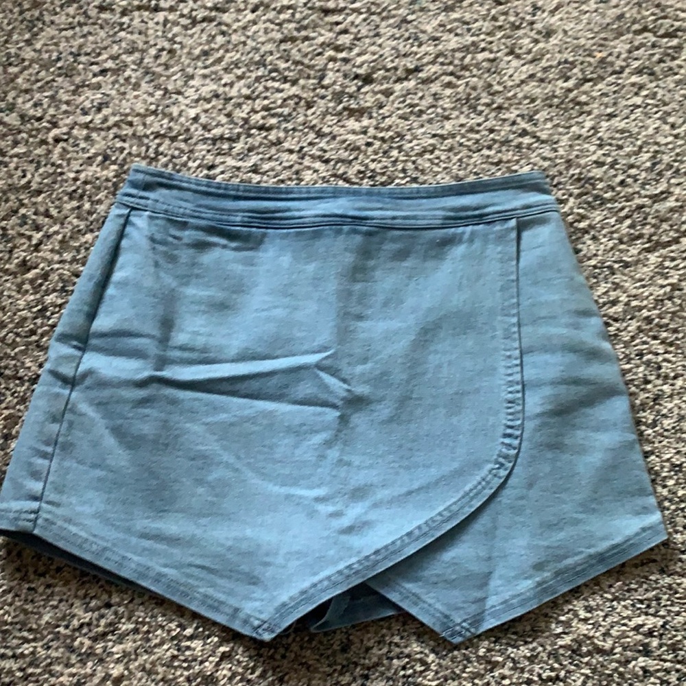 Blu Spero Jean skort size medium